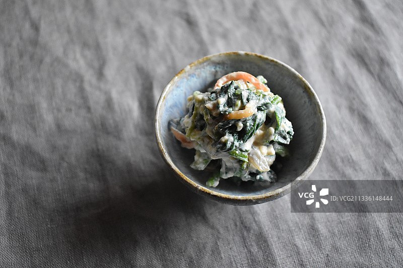 白芝麻，用豆腐和白芝麻调味的煮蔬菜，日本食品图片素材