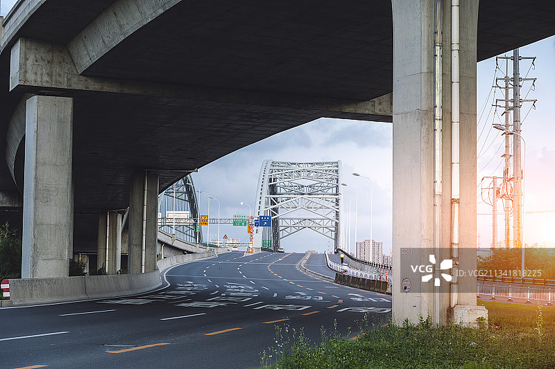 高速公路高架桥立交桥大桥桥墩柏油沥青路马路公路汽车车道图片素材