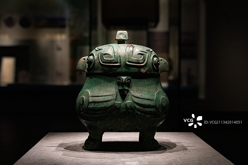 中国山西博物馆商代青铜鸮卣金属器图片素材