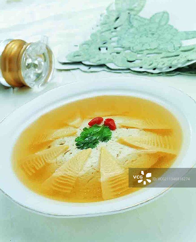 竹笋豆腐汤，素菜汤，汤煲，美食图片素材