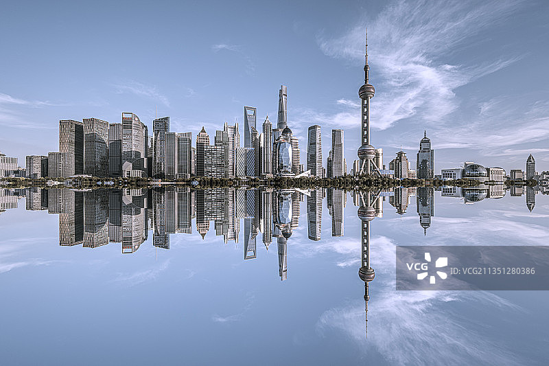 上海北外滩滨江和浦东陆家嘴摩天大楼图片素材