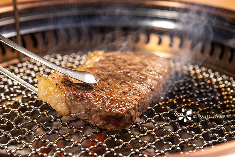 炭火烤澳大利亚和牛牛肉图片素材