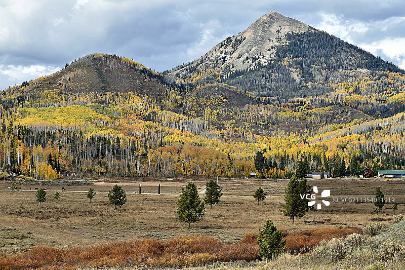 美国科罗拉多州，秋天的天空风景图片素材