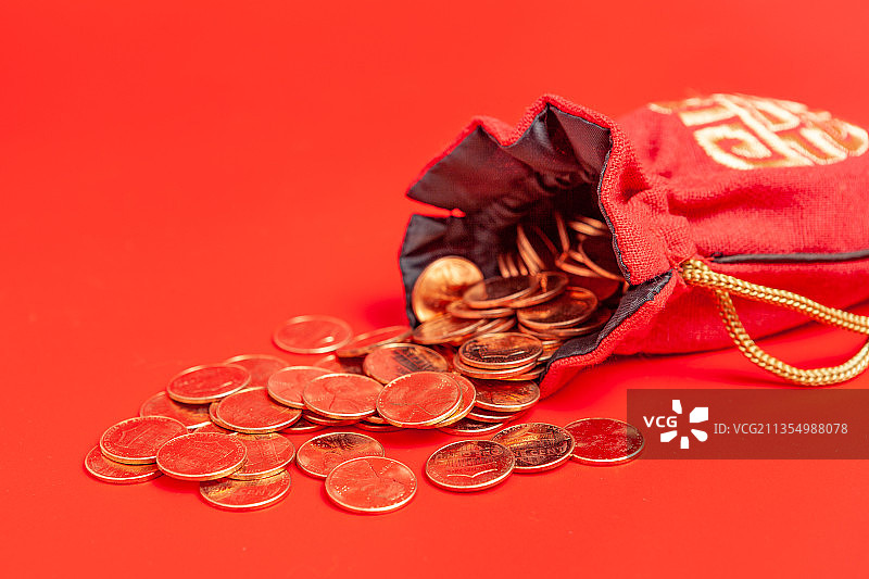 中国红色背景钱袋钱币静物图片素材