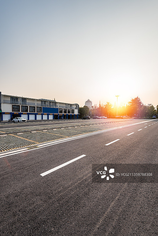 扬州城市停车场道路背景图片素材