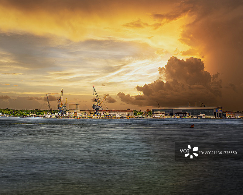 朴茨茅斯新罕布夏海军基地，日落时的海天景色图片素材