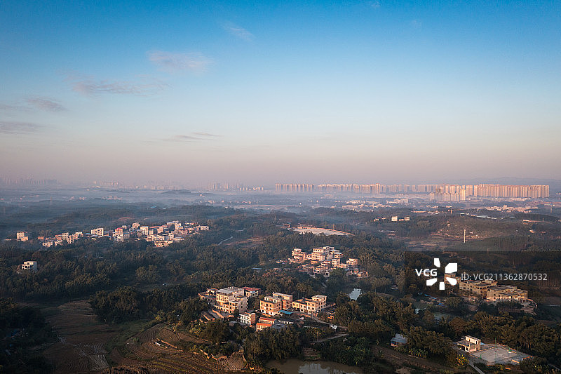 2021年12月，广西南宁市兴宁区三塘和四塘片区清晨航拍风光图片素材