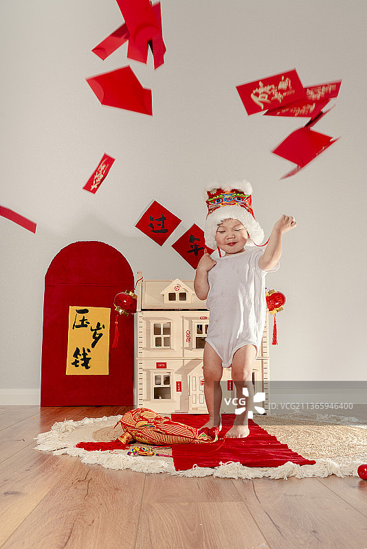 幸福中国娃快乐迎新年图片素材