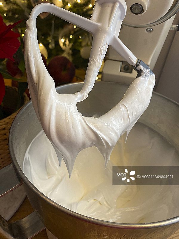 在食品加工机的碗中准备糖霜图片素材