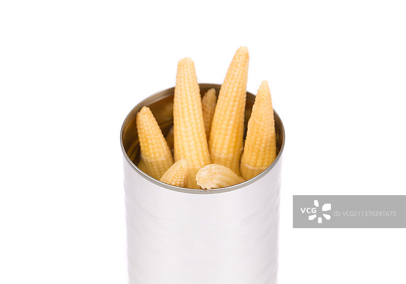 腌小玉米，包装在白色背景下的薯条特写，摩尔多瓦图片素材