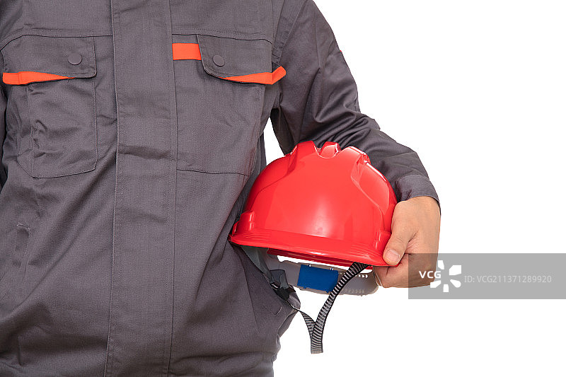 民工手拿红色安全帽在白背景前图片素材