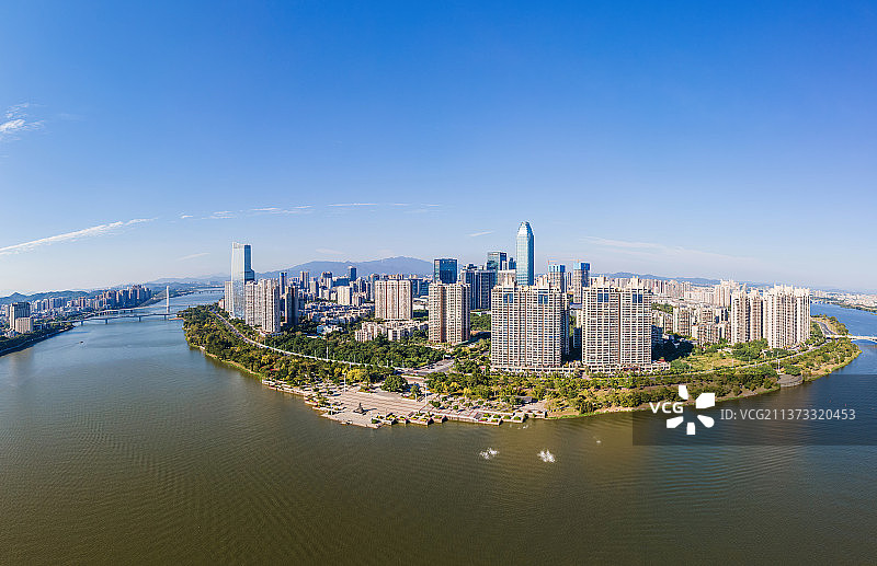 中国广东惠州城市天际线航拍图片素材