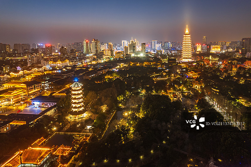江苏省常州市天宁寺与红梅公园夜景图片素材