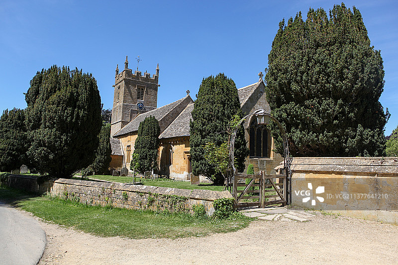 欧洲英国乡村小镇教堂建筑山间田园风光图片素材