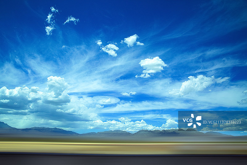 美国西部公路天高云淡美景风光汽车广告背景图壁纸图片素材