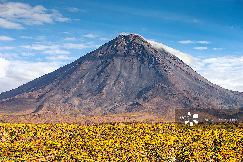 智利阿塔卡马火山湖风光图片素材