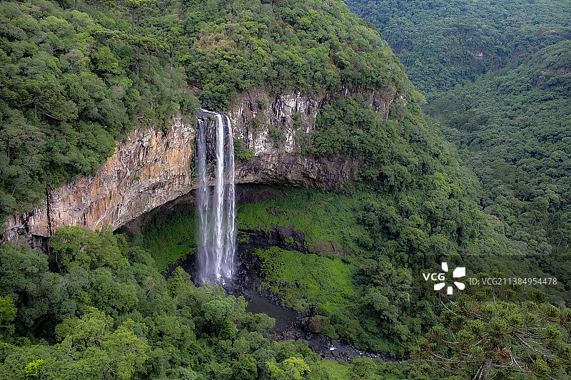 Cascata do Caracol - Canela RS，森林瀑布的风景图片素材