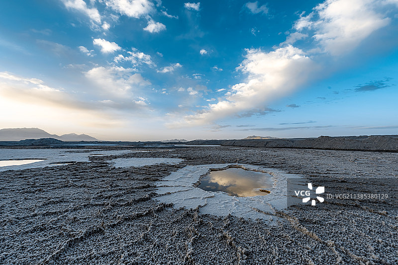 大柴旦翡翠湖的盐湖纹理图片素材