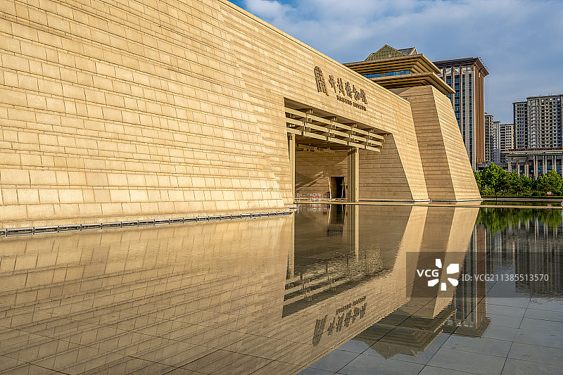 中国河南开封博物馆夏季建筑风光图片素材