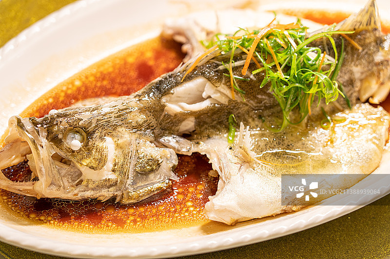 广东省特色传统名菜之一清蒸桂花鱼图片素材