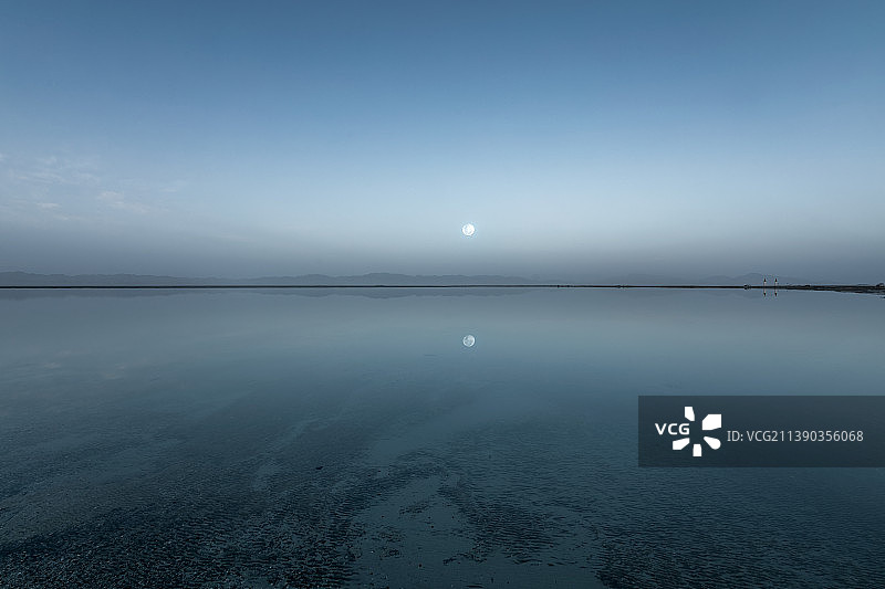 青海大柴旦的盐湖风景图片素材