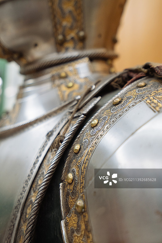 欧洲中世纪骑士铠甲盔甲细节特写图片素材