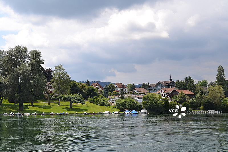 风景湖对天空，莱茵码头，诺伊豪森莱茵，瑞士图片素材