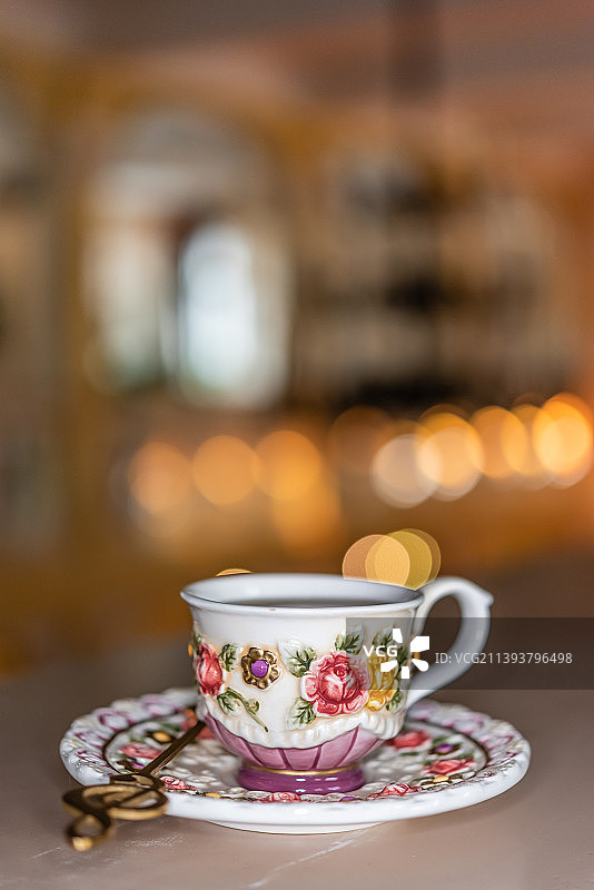 中国哈尔滨欧式咖啡厅里的茶具和红茶图片素材
