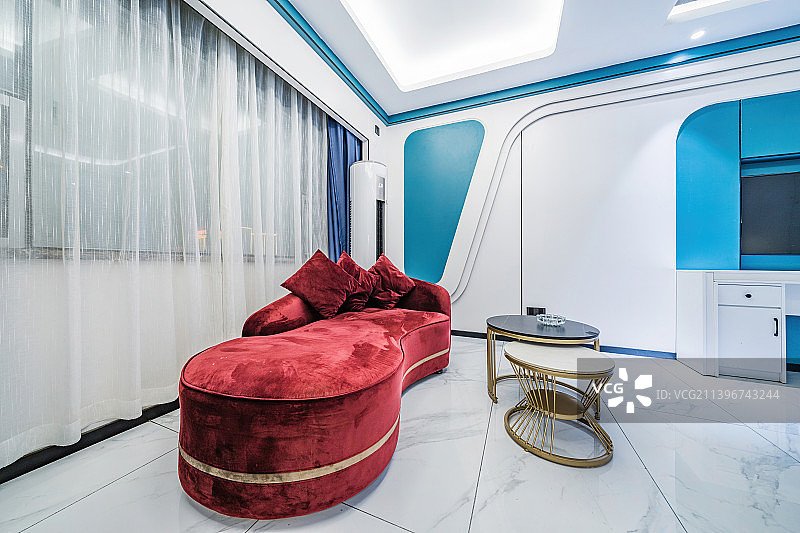现代风格高端酒店客房内部星空顶大床房图片素材
