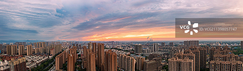郑州市荥阳市全景图  城市天际线日落的风景图片素材