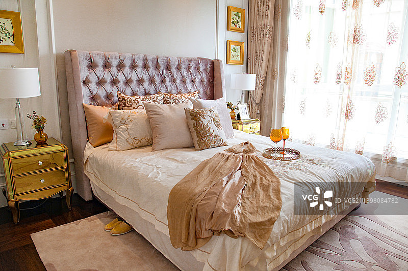 三室两厅两卫的现代奢华风格装饰的卧室图片素材