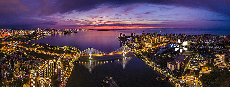 航拍城市夜景风光 海口世纪大桥晚霞全景图图片素材
