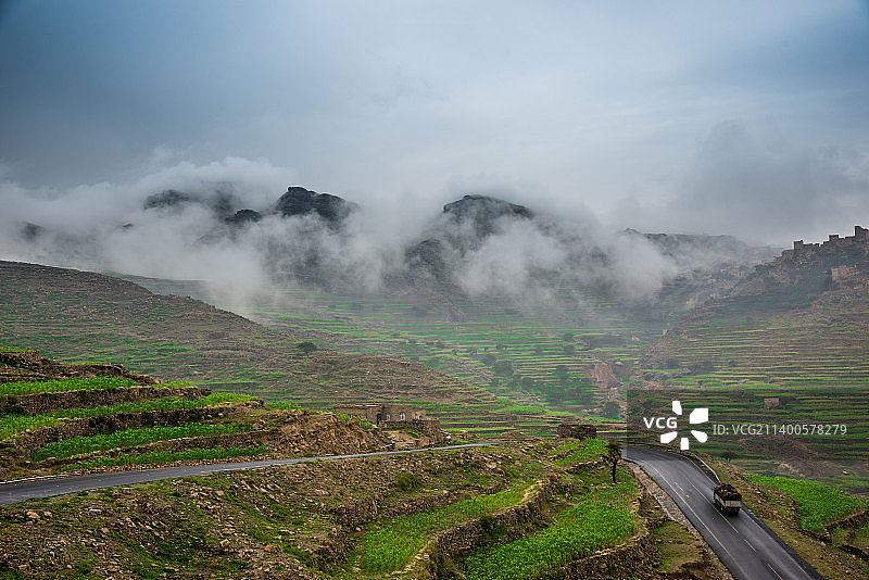 风景如画的景观对着天空，也门图片素材