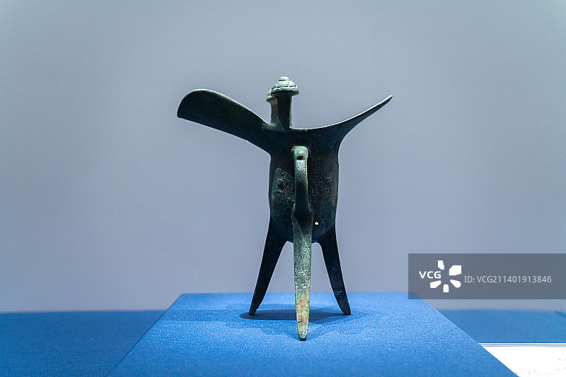广西民族博物馆展览三星堆青铜器工具图片素材