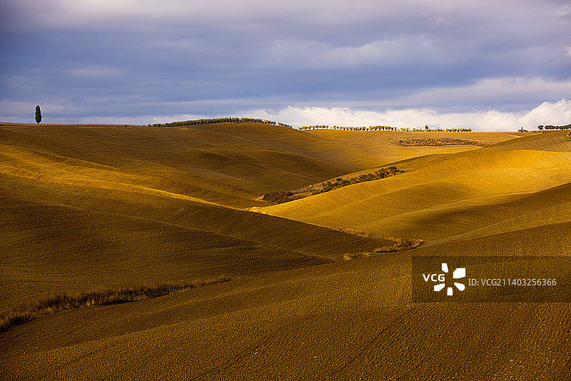秋天美丽的托斯卡纳田野——美丽的意大利托斯卡纳图片素材