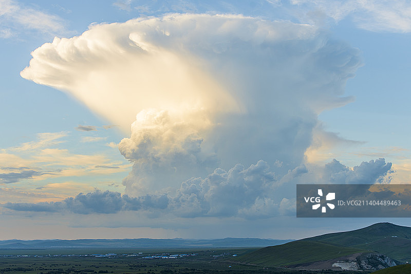 内蒙古呼伦贝尔大草原日落蘑菇云精彩天空图片素材