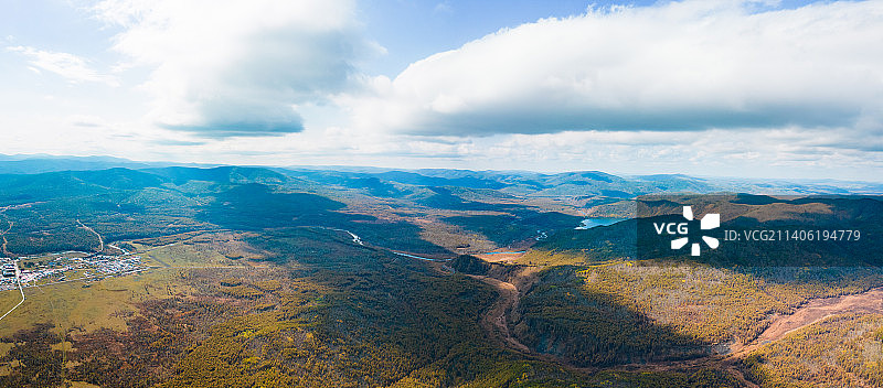 航拍内蒙古兴安盟阿尔山天池秋天自然风景图片素材