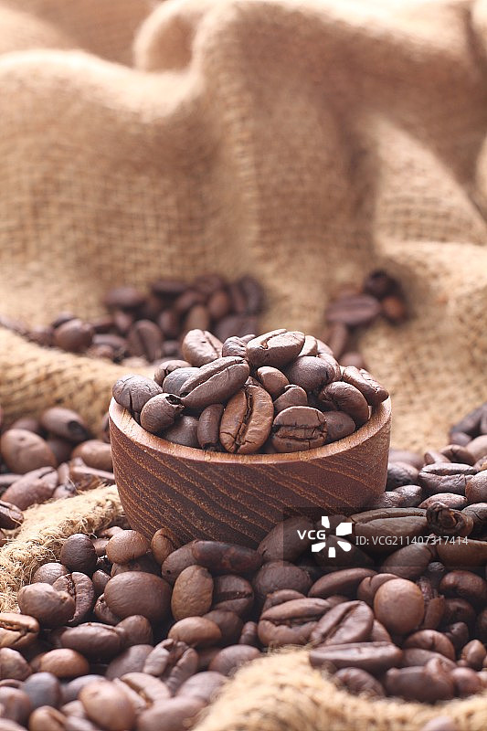 印度尼西亚贝卡西，袋装烘焙咖啡豆的特写图片素材