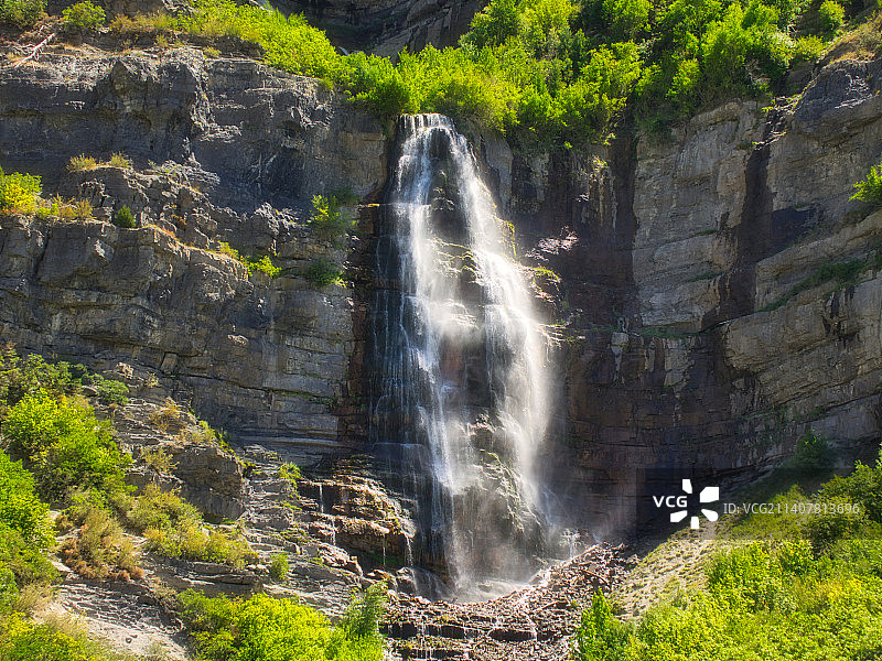 美国犹他州Timpanogos山森林瀑布的风景图片素材