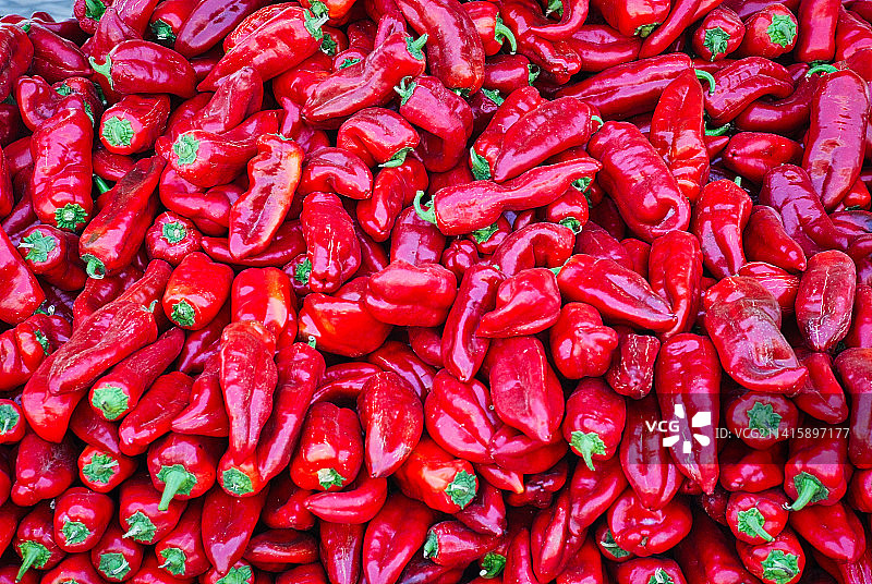 秘鲁市场上出售的红辣椒的全帧照片图片素材