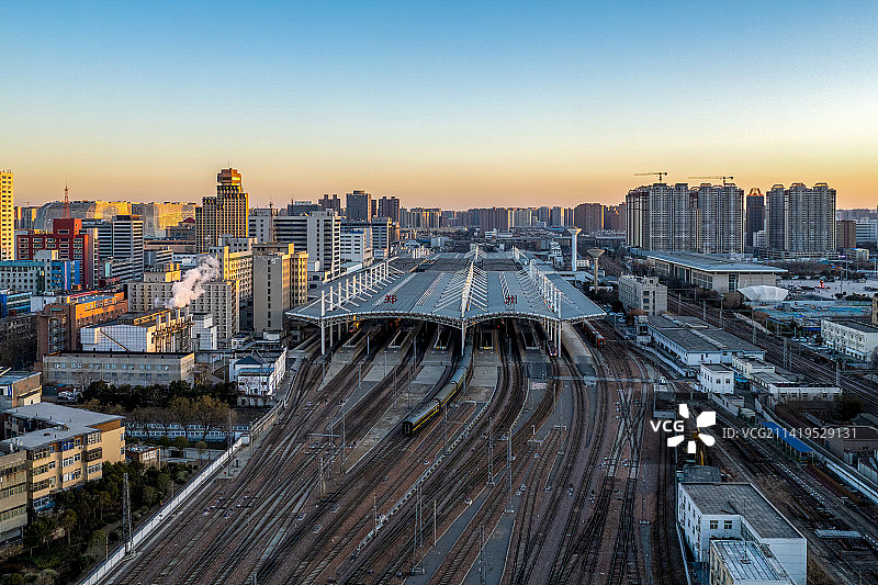 高视角航拍中国河南郑州火车站图片素材