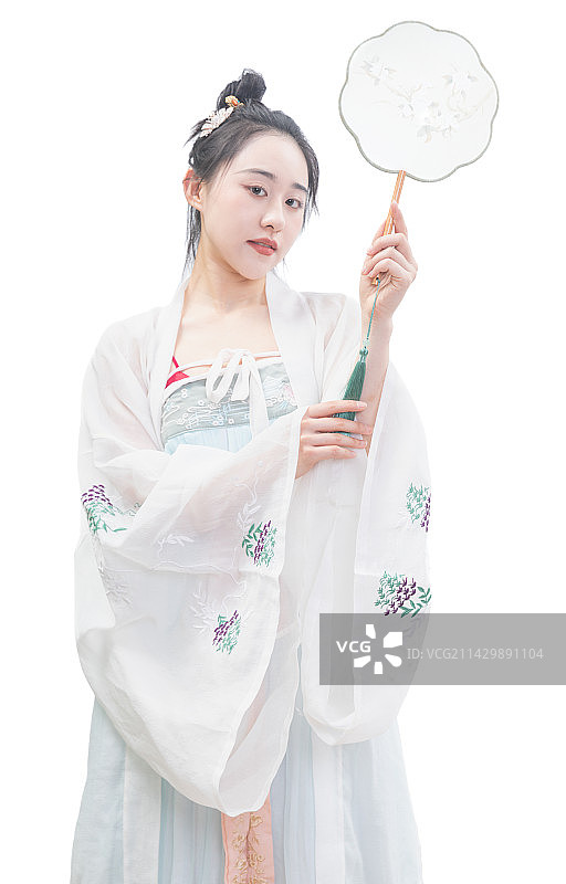 白色背景前古装汉服的年轻东方女性图片素材