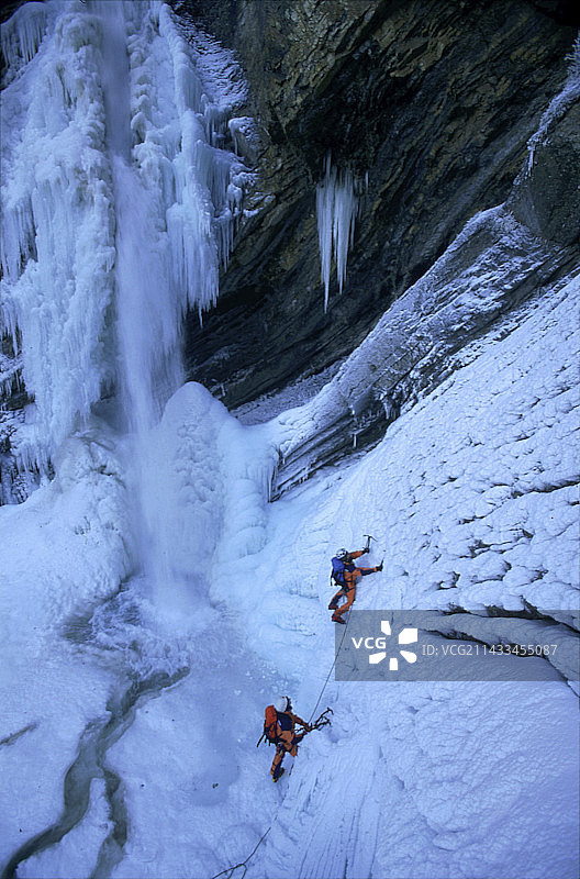 在瑞士阿尔卑斯山爬冰图片素材