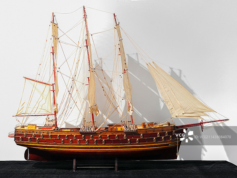 木制三桅帆船模型图片素材