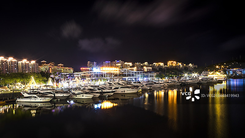 海南三亚的港湾夜景图片素材
