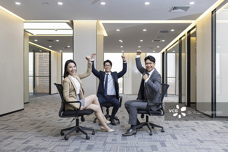 Cheerful business people punching the air图片素材