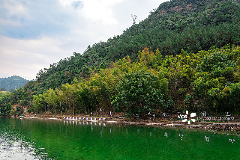 青山绿水美丽乡村芦茨溪图片素材