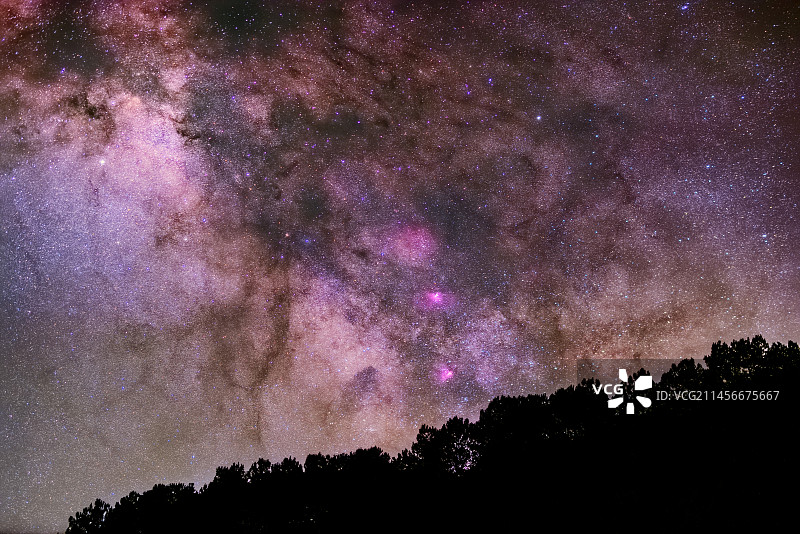 银河系，梅西耶16和梅西耶17星云图片素材