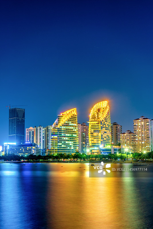 中国广东湛江金沙湾观海长廊夜景风光图片素材