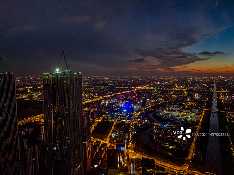 AI未来街区 上海城市夜景航拍 张江高科技园区 张江科学城 晚上灯火璀璨的城市街道图片素材